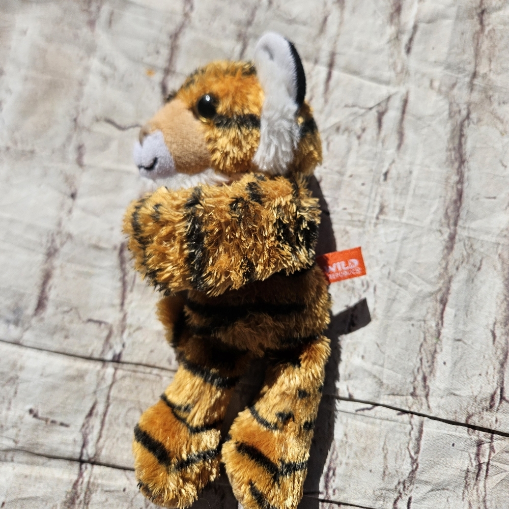 Wild Republic Tiger Hugger Type Plush